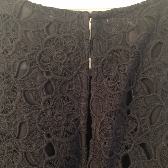 Ann Taylor flouncy top. - Picture 4 of 4